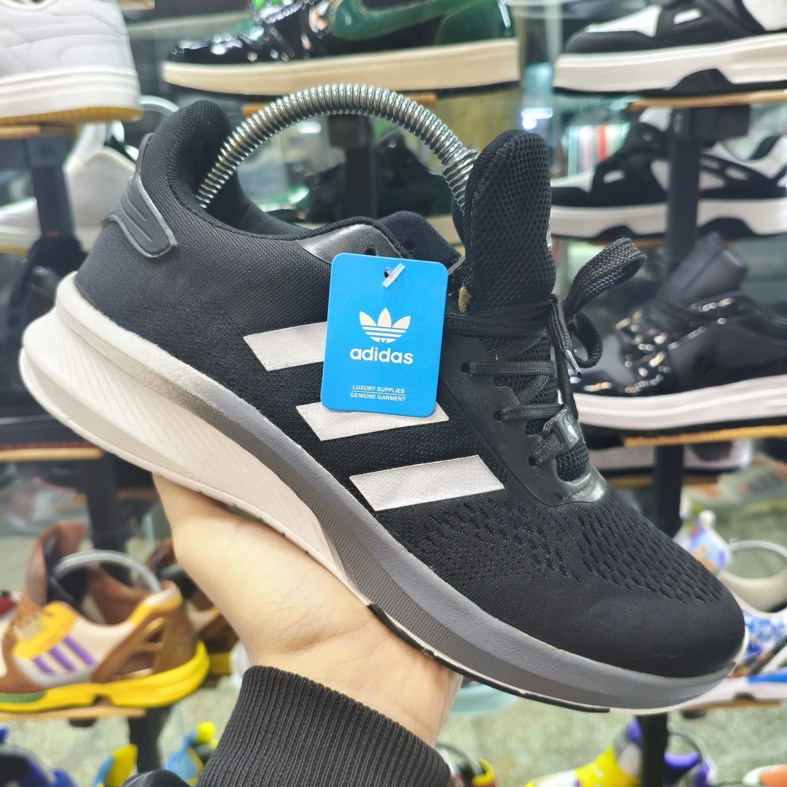 کتونی رانینگ آدیداس مشکی با فناوری Boost و رویه Primeknit