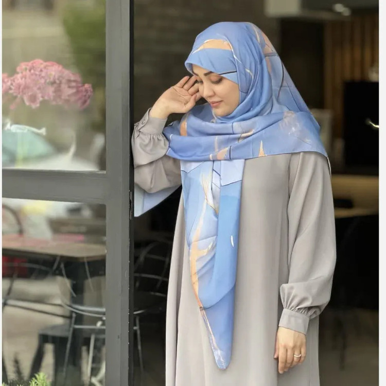 روسری نخی کاستوم طرح دلناز سایز 140 آبی چرخ دوز