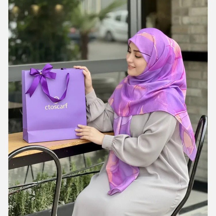 روسری نخی کاستوم طرح دلناز سایز 140 آبی چرخ دوز
