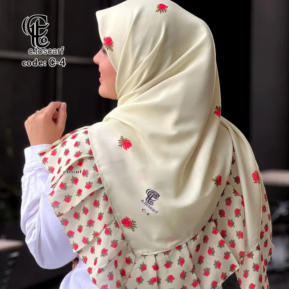 روسری مزونی نخ کاستوم دور پلیسه طرح رز زمینه مشکی گل دار قواره 130
