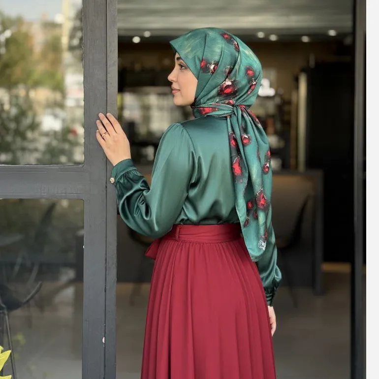 روسری نخ کاستوم طرح یاقوت طرح آذر حاشیه یکنواخت زمینه طرح ریز صورتی