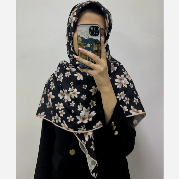روسری نخی کایتون قواره 120 زمینه مشکی زنانه