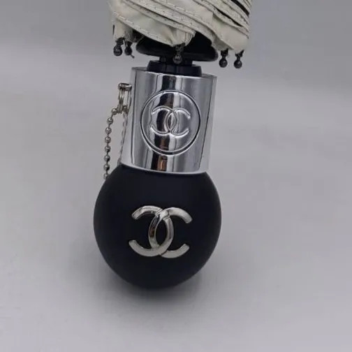 چتر اتوماتیک برند چنل CHANEL ضد باد با پارچه نانو و جعبه کادویی رنگ کرم نخودی