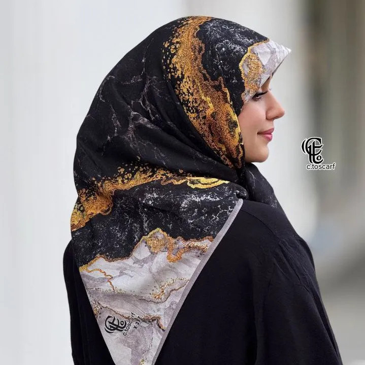 روسری نخی کاستوم سیتو طرح رزین 3 قواره 110 سفید سرخابی مشکی طلایی