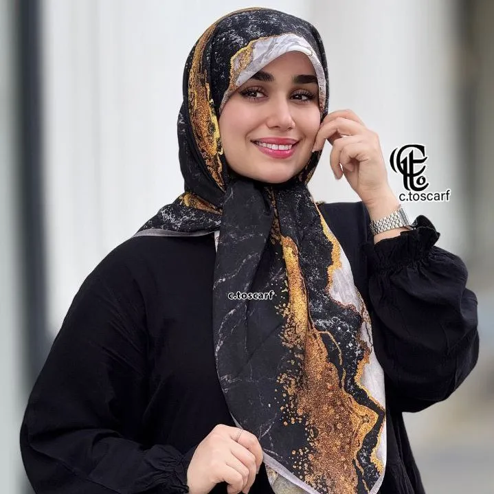 روسری نخی کاستوم سیتو طرح رزین 3 قواره 110 سفید سرخابی مشکی طلایی