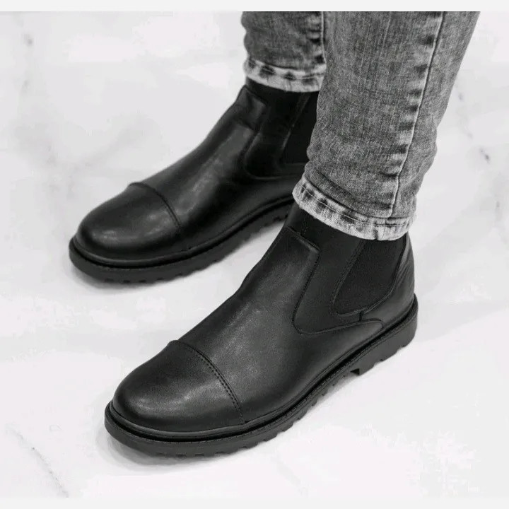 نیم بوت مردانه چرم طبیعی مدل بارثاوا مشکی کد 214