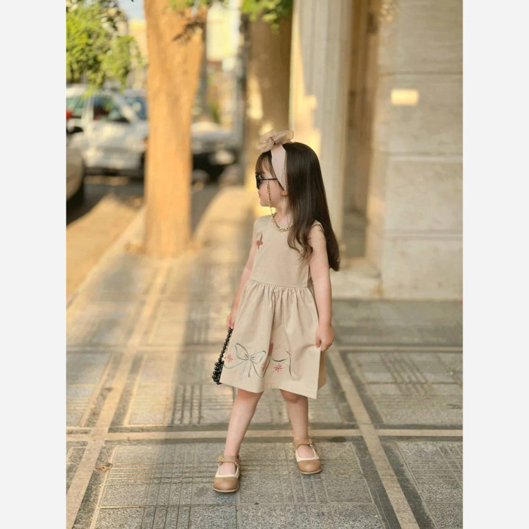 سارافون دخترانه لینن طرح پروانه رنگ کرم مناسب 2 تا 6 سال