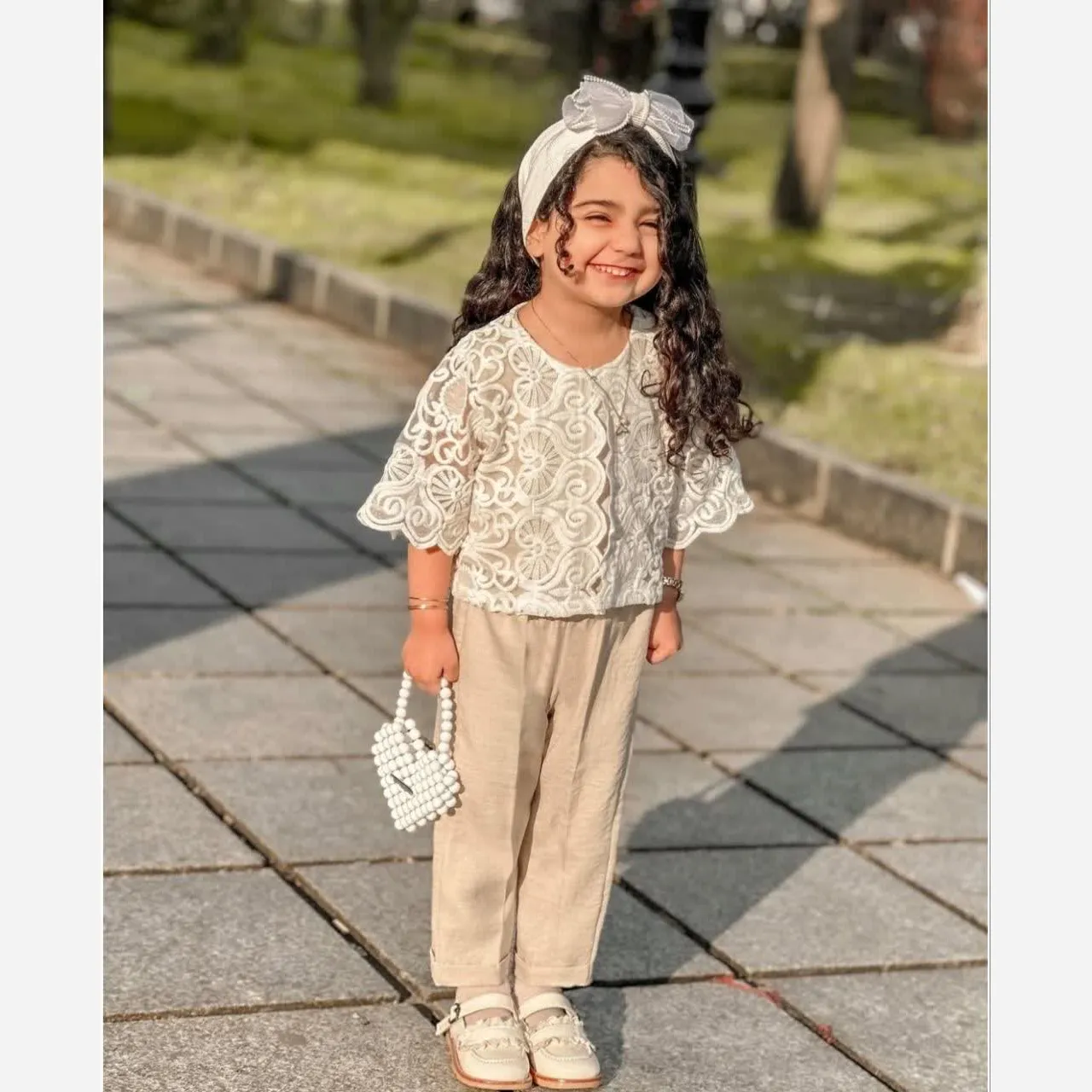 کت و شلوار دخترانه طرح گیپور جنس صوفیا نخ مناسب 1 تا 9 سال