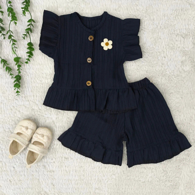 ست تاپ و شلوارک دخترانه طرح بابونه جنس کریشه خنک نوزادی و کودکانه
