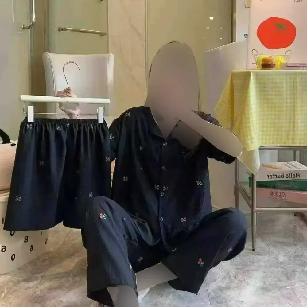 ست بلوز شلوار و شلوارک وارداتی 3 تیکه مشکی طرح گیلاس جنس کریشه فری سایز