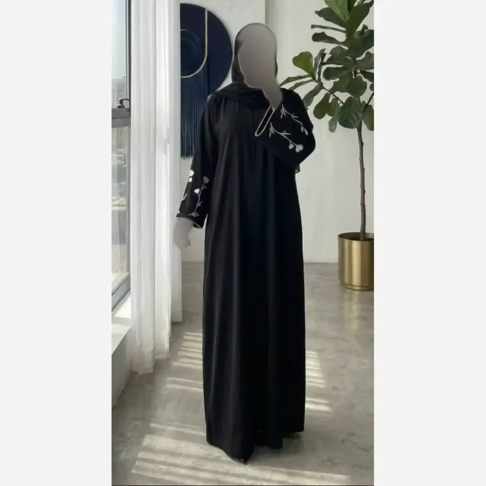 عبا زنانه گلدوزی شده مدل حنانه جنس الیزه جت بلک مشکی فری سایز