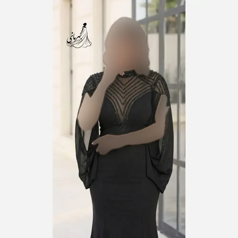 ماکسی مجلسی زنانه کرپ دالقیچ دیزاین شده با سنگ کریستال مشکی سبز سورمه ای