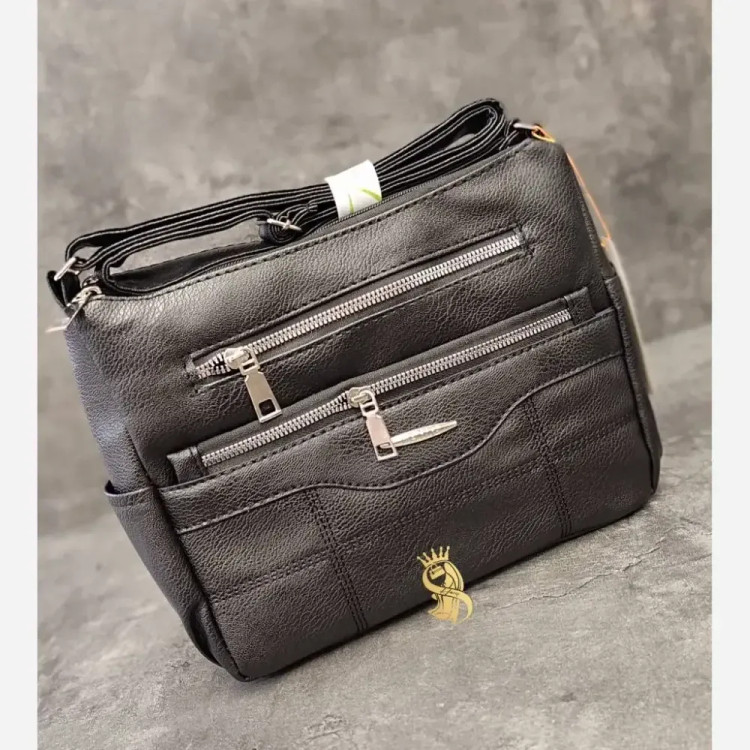 کیف دوشی اسپرت مدل چیتا چرم صنعتی مشکی ابعاد 22×28