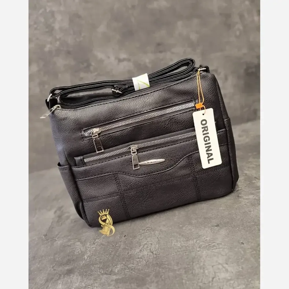 کیف دوشی اسپرت مدل چیتا چرم صنعتی مشکی ابعاد 22×28