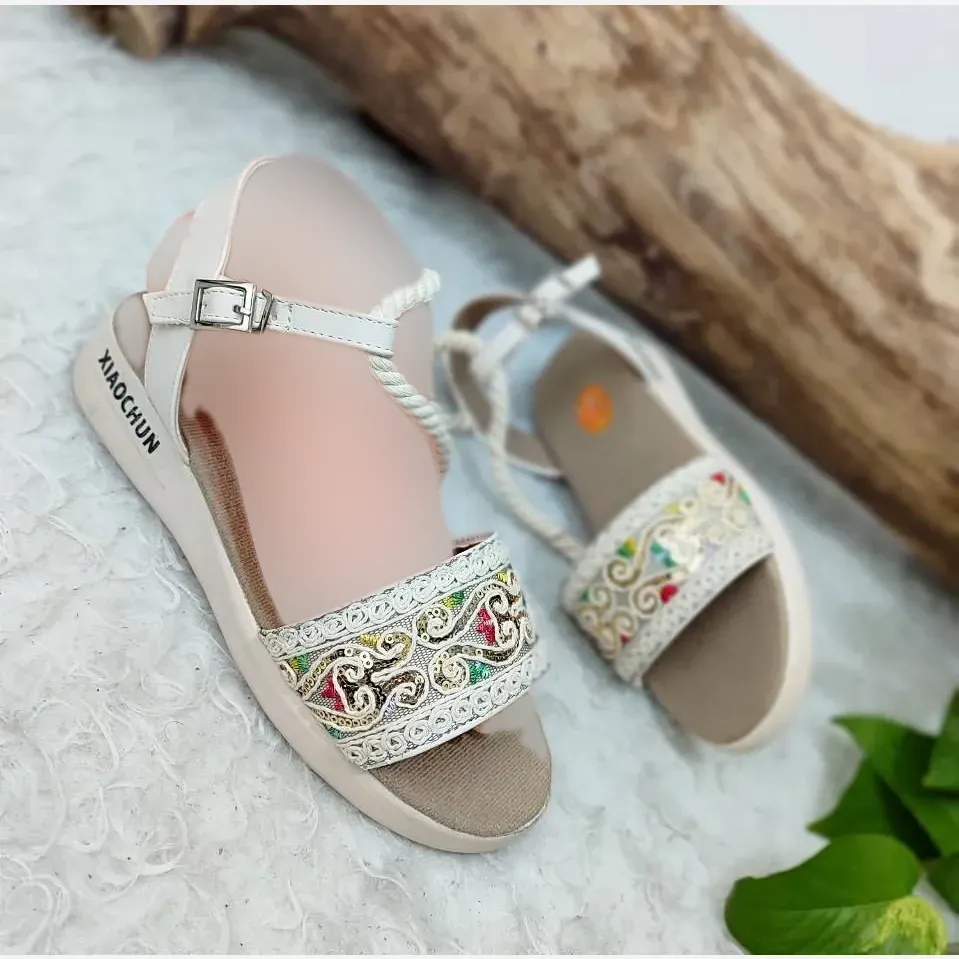 صندل طبی زنانه مدل اسنات چرم صنعتی پاشنه دو سانت