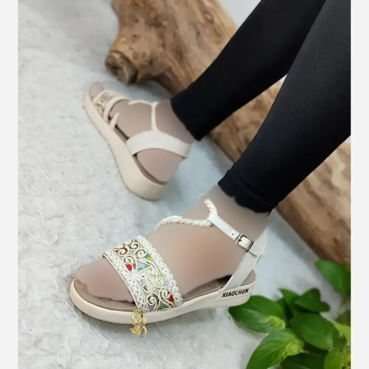 صندل طبی زنانه مدل اسنات چرم صنعتی پاشنه دو سانت