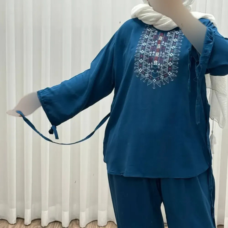 بلوز شلوار نخی مدل آیدا چاپی فری سایز مناسب تا سایز 50 شسته شده بدون آبرفت و رنگ رفت کمربند دار چهار فصل